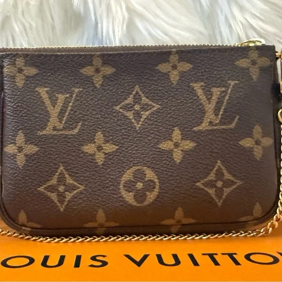 Monogram 2020 Christmas Animation Bumper Cars Mini Pochette Accessories - Picture 4 of 8